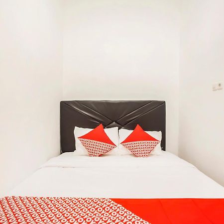 Oyo 2720 Sutomo Inn Medan Exteriör bild