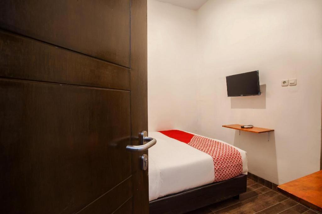 Oyo 2720 Sutomo Inn Medan Exteriör bild