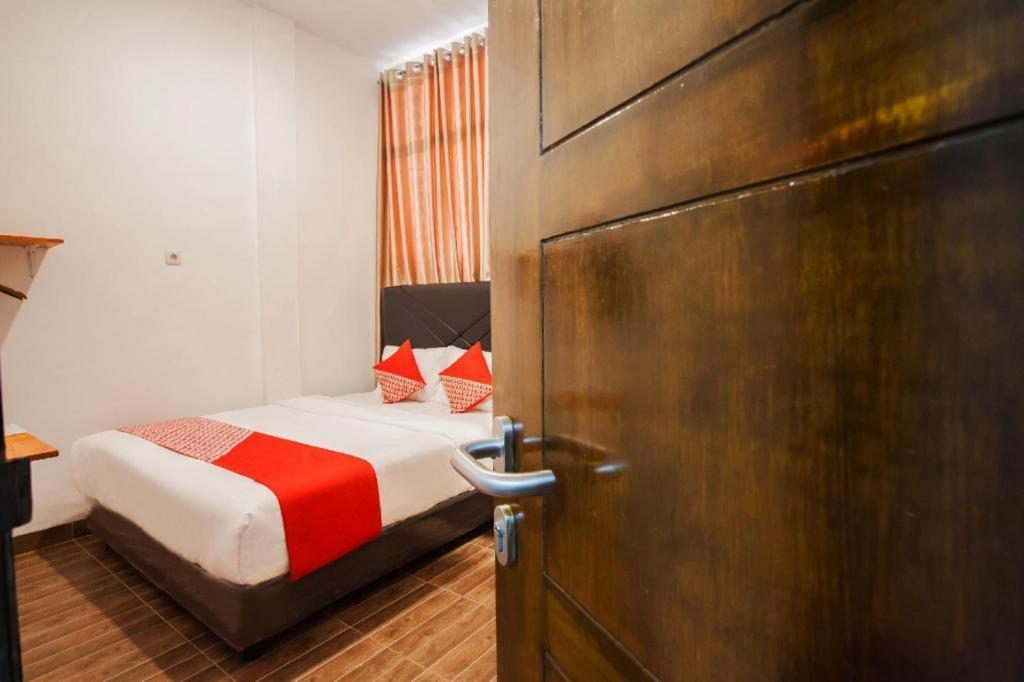 Oyo 2720 Sutomo Inn Medan Exteriör bild