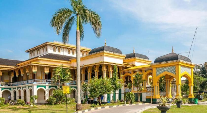 Oyo 2720 Sutomo Inn Medan Exteriör bild