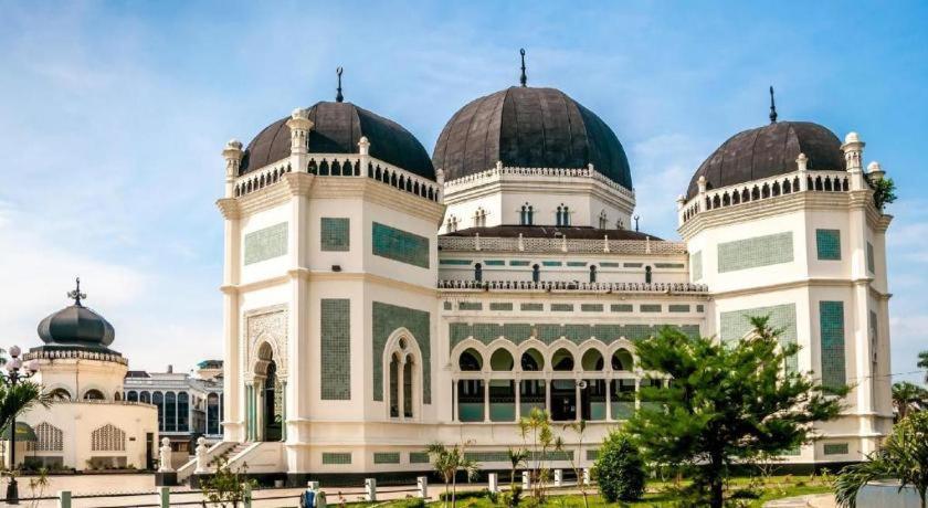 Oyo 2720 Sutomo Inn Medan Exteriör bild