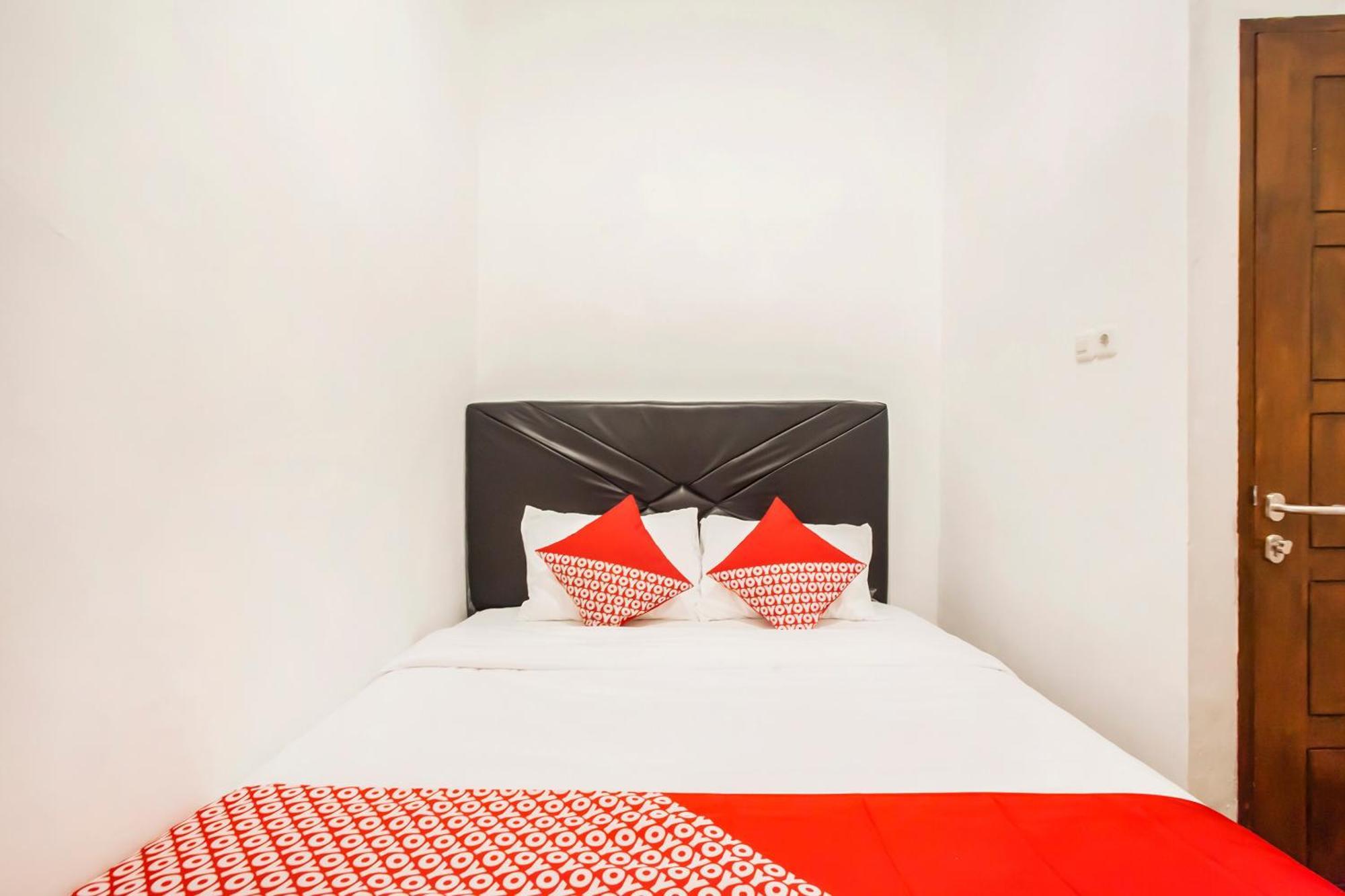 Oyo 2720 Sutomo Inn Medan Exteriör bild