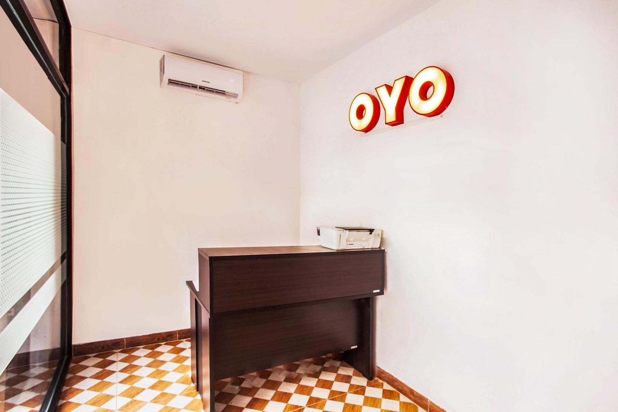 Oyo 2720 Sutomo Inn Medan Exteriör bild