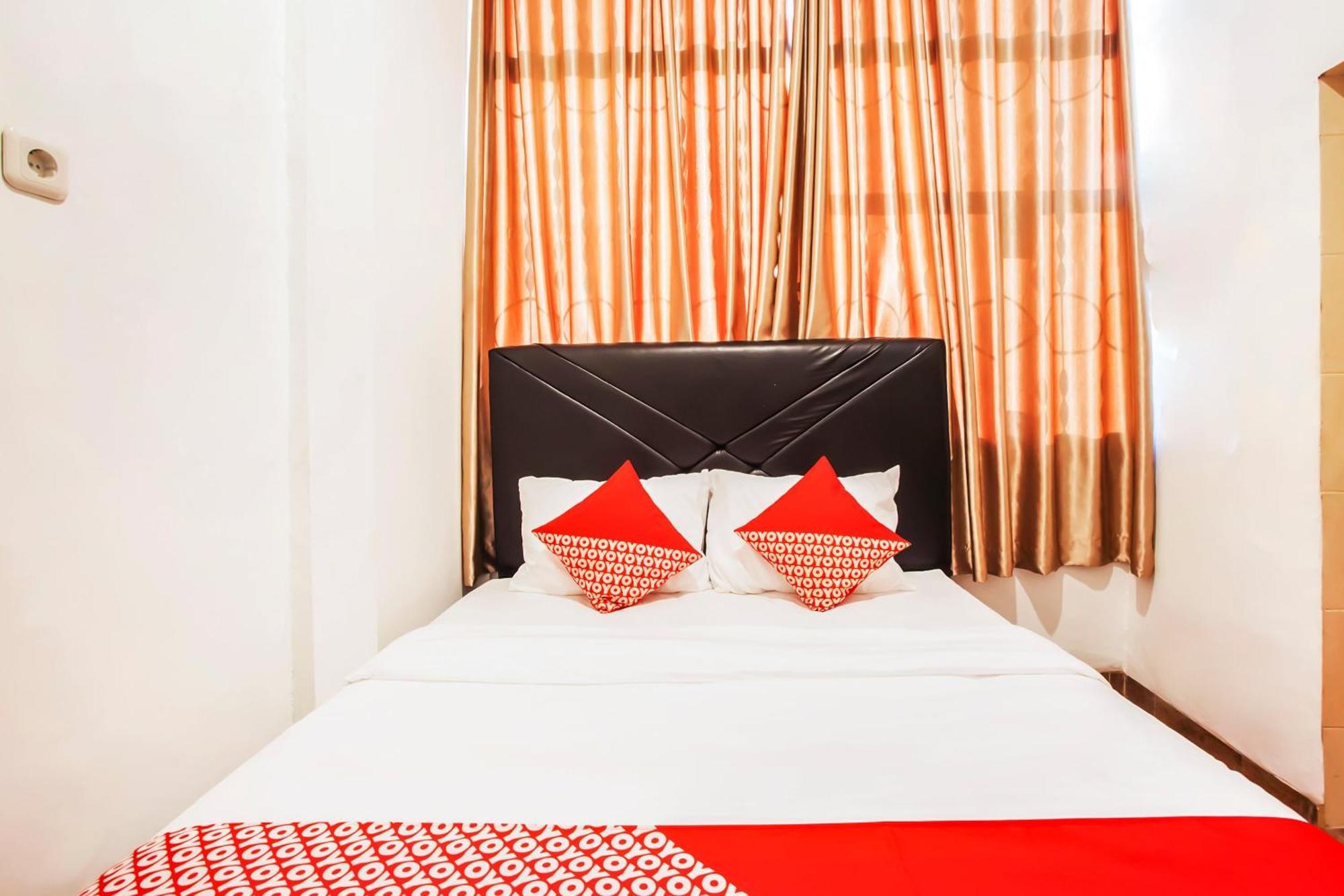 Oyo 2720 Sutomo Inn Medan Exteriör bild