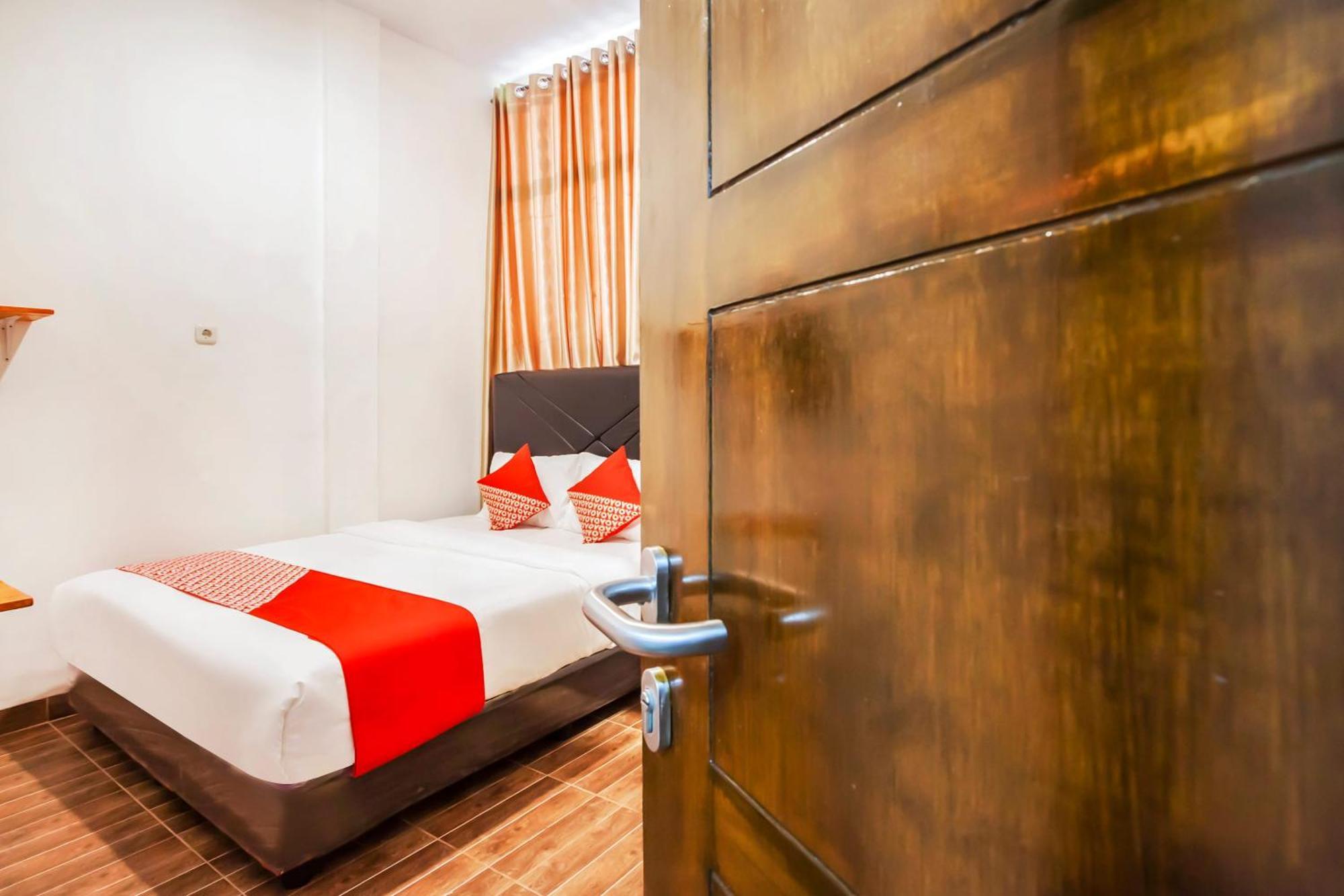 Oyo 2720 Sutomo Inn Medan Exteriör bild