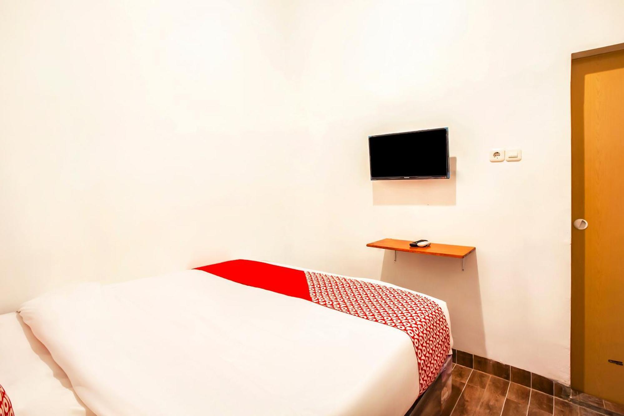 Oyo 2720 Sutomo Inn Medan Exteriör bild