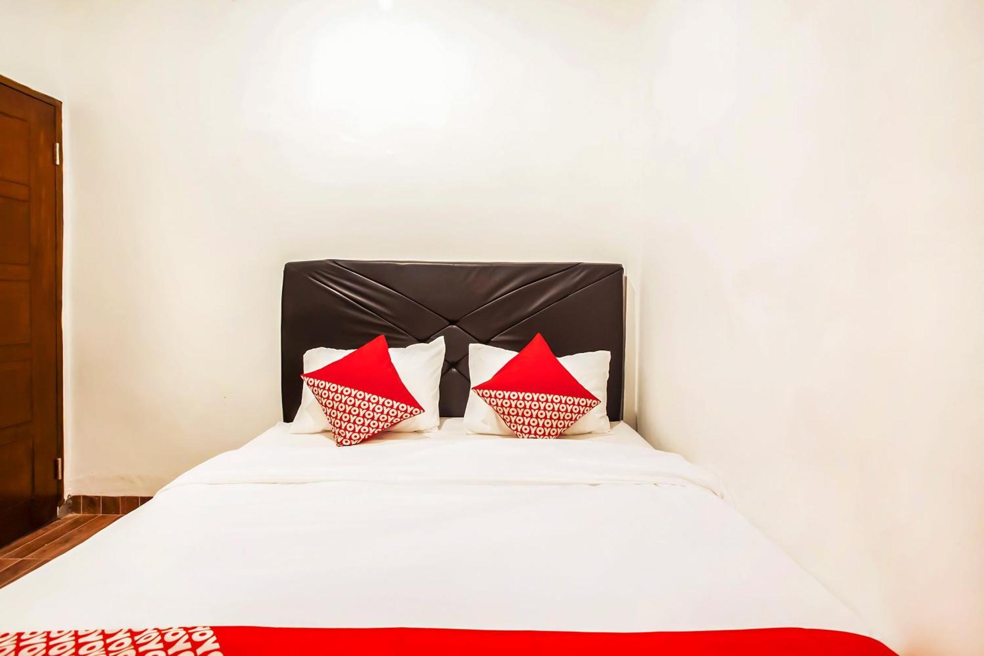Oyo 2720 Sutomo Inn Medan Exteriör bild