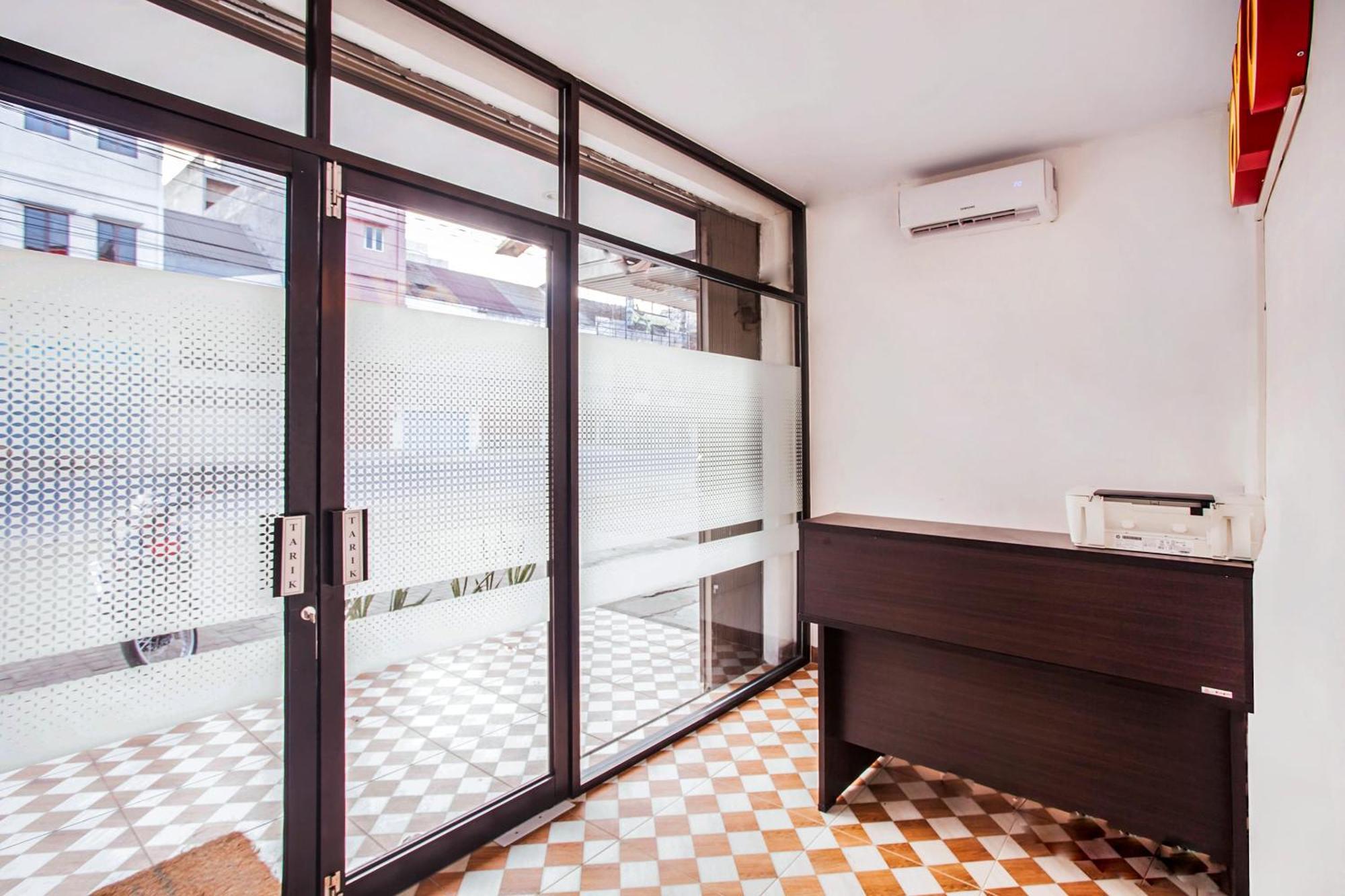 Oyo 2720 Sutomo Inn Medan Exteriör bild
